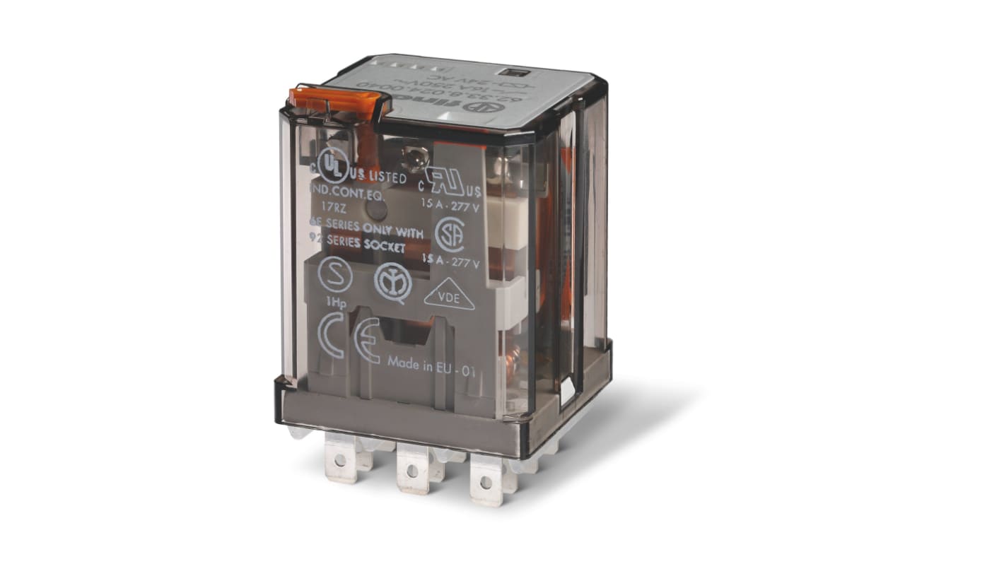 Finder 623380240000, relè a innesto 3PDT, 24V ca, 16A, con LED e pulsante di prova, contatti senza cadmio.