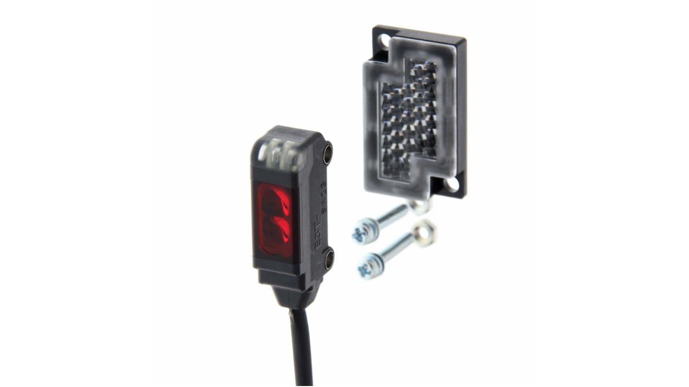 Sensore fotoelettrico rettangolare Omron E3T-SR24 2M, rilevamento 10-200 mm, uscita PNP, cavo precablato, LED rosso visibile.