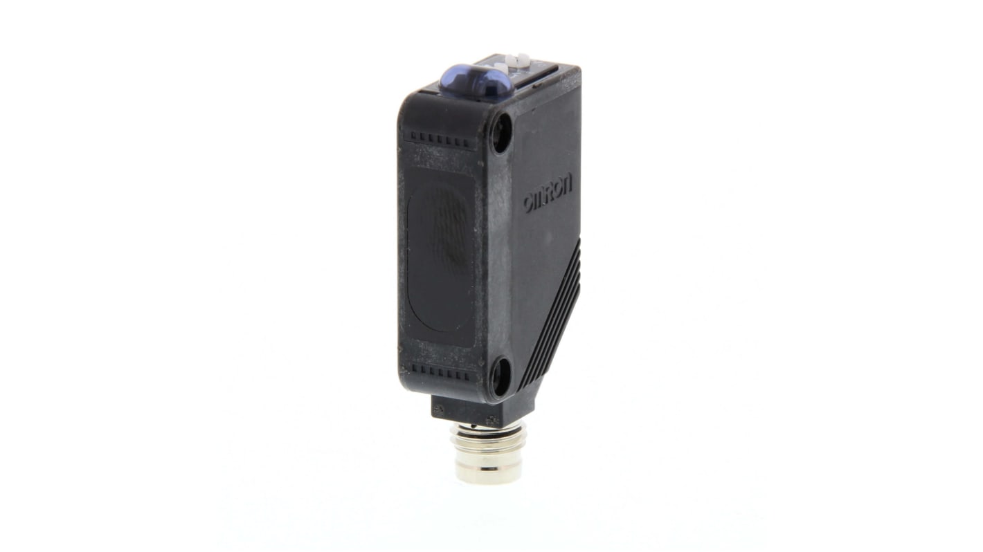 Sensore fotoelettrico rettangolare Omron E3Z-D67, rilevamento fino a 1000 mm, uscita NPN, connettore M8 a 4 pin.