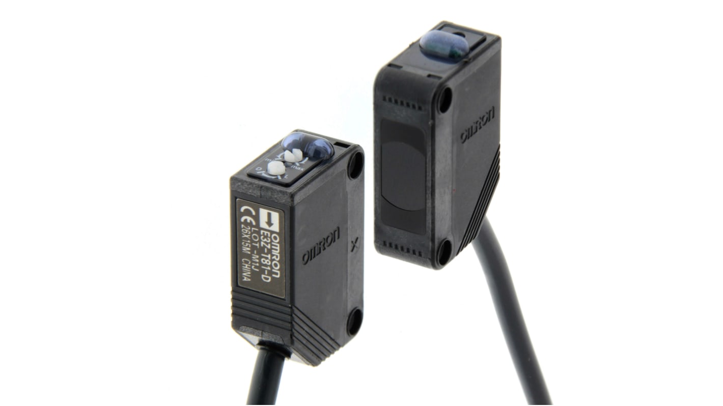 Sensore fotoelettrico Omron E3Z-T81 2M, rilevamento a fascio passante fino a 15000 mm, uscita PNP, alimentatore integrato.