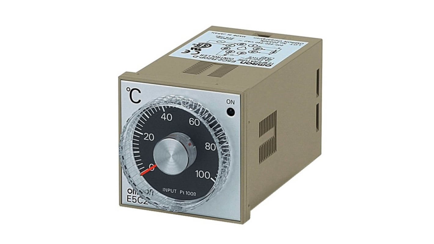 Controller Omron E5C2-R20P-D, 48x48 mm, 100-240 VAC, 3 uscite relè, montaggio a pannello su guida DIN.
