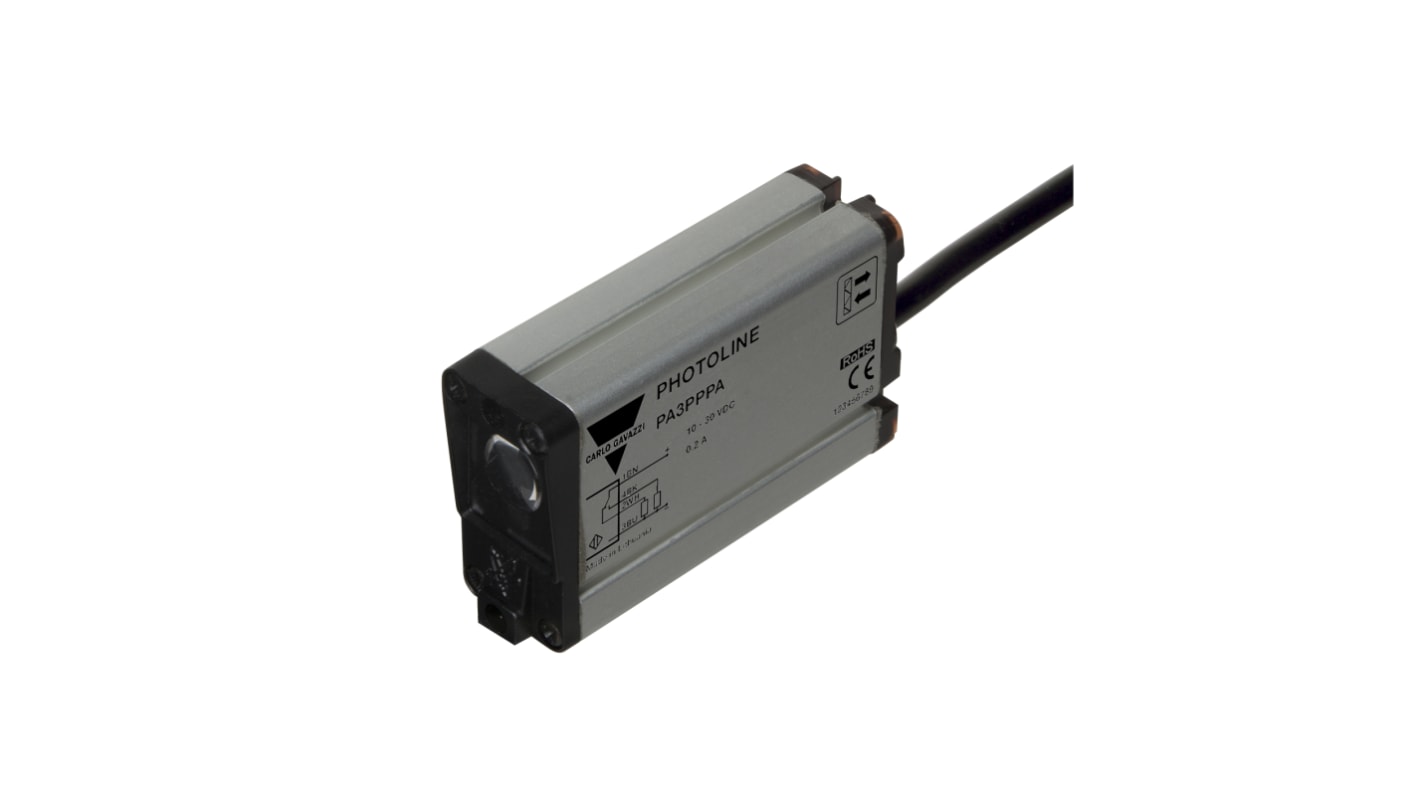 Sensore fotoelettrico Carlo Gavazzi PA3PNPA-1, rettangolare, riflessione retrò polarizzata, portata 3000 mm, IP67, montaggio versatile.