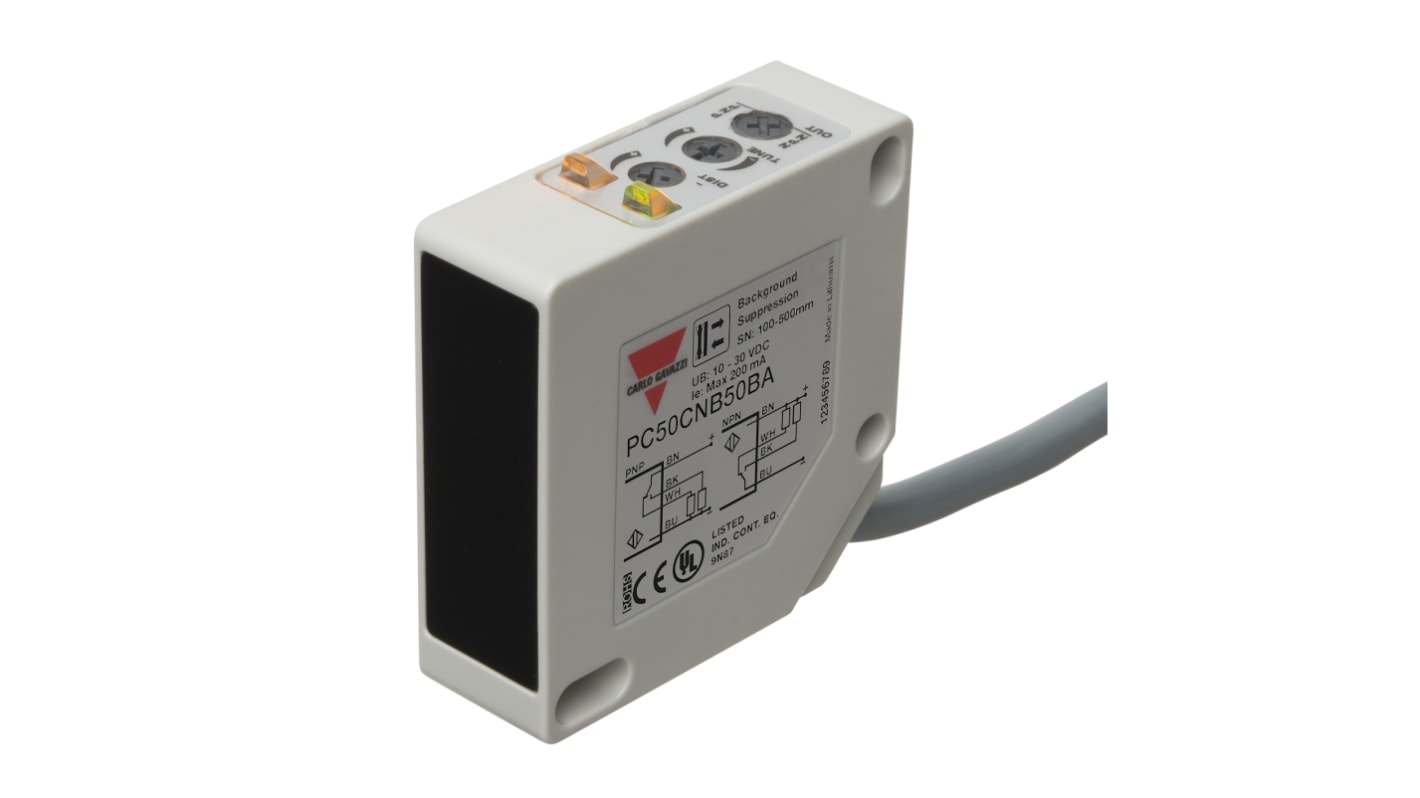 Sensore fotoelettrico Carlo Gavazzi PC50CNB50BA, rettangolare, rilevamento fino a 500 mm, IP67, dimensioni 17 x 50 x 50 mm.