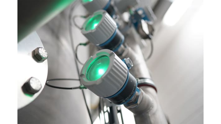 Interruttore di livello Endress+Hauser FTL51B, montaggio a filo, corpo in alluminio e acciaio inox, certificato ATEX.