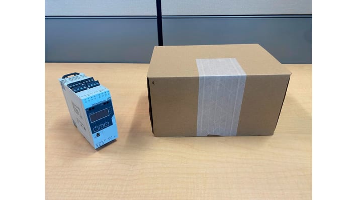 Endress+Hauser RMA42-CPD, misuratore di processo con display LCD multicolore, ingressi universali e funzioni integrate.