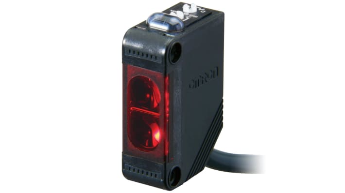 Omron E3ZR812M, sensore fotoelettrico rettangolare a retroriflessione, rilevamento fino a 4 m, montaggio a flangia, dimensioni 31 x 10,8 x 20 mm.
