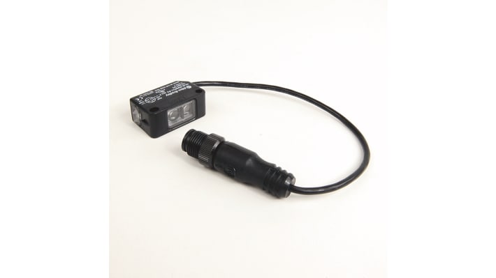 Allen Bradley 42JS-R9MPA1-F4, sensore fotoelettrico rettangolare con rilevamento fino a 10 m, uscita PNP, grado di protezione IP67.