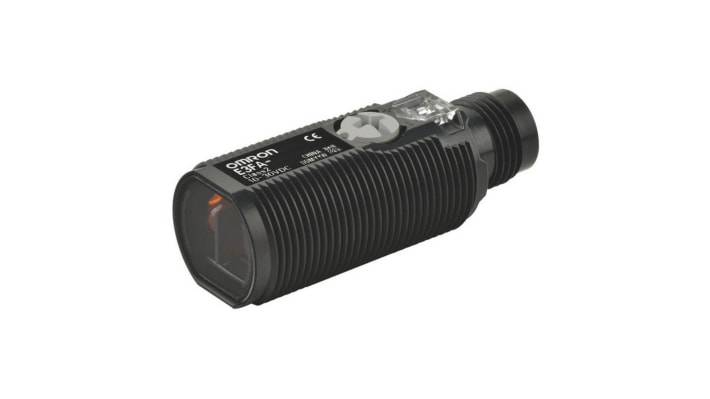 Sensore fotoelettrico cilindrico a retroriflessione Omron E3FA-RP21, rilevamento 100 mm a 4 m, uscita PNP, IP67/IP69K.