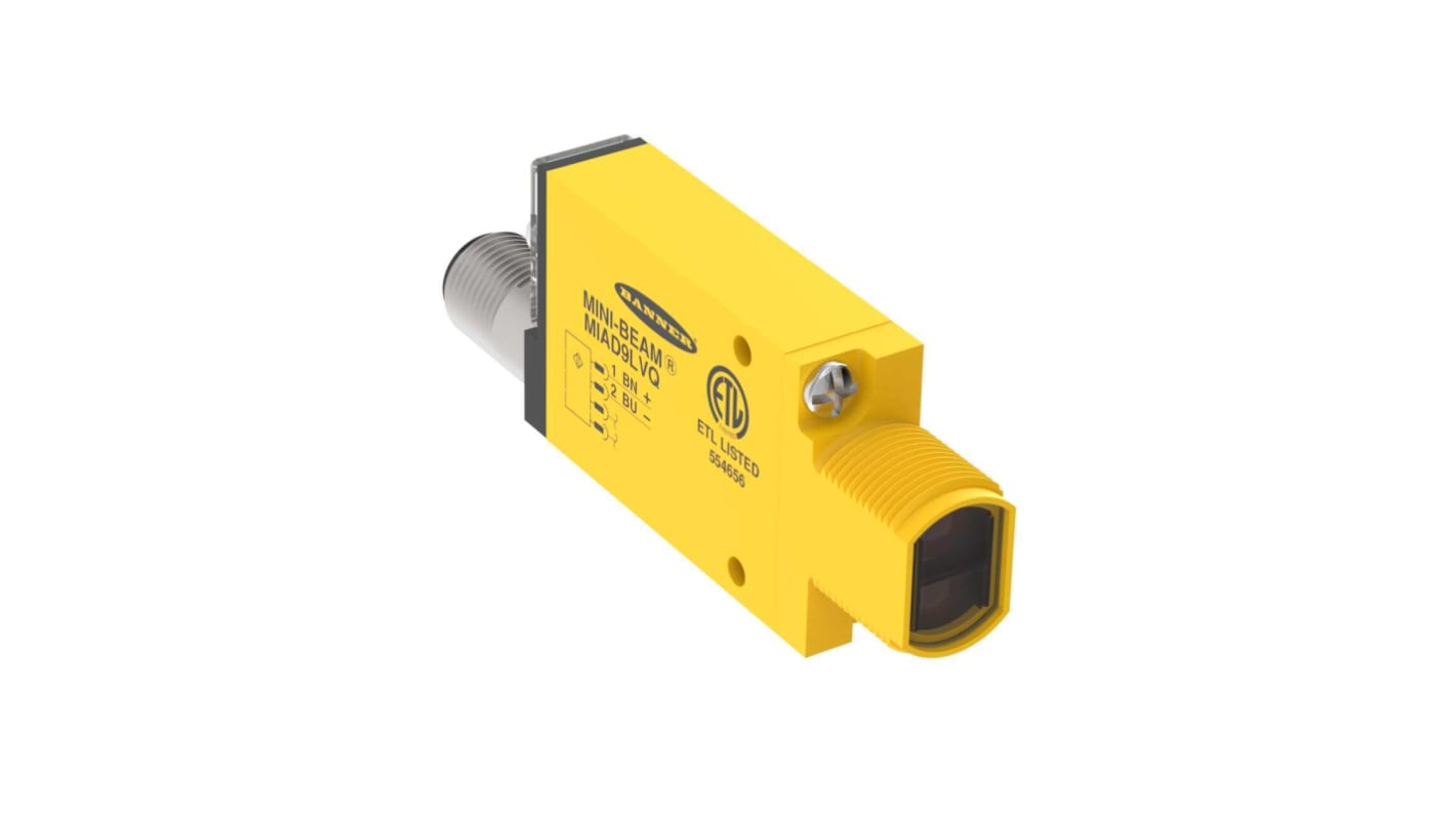 Sensore fotoelettrico rettangolare a retroriflessione Banner MIAD9LVQ, rilevamento fino a 5 m, con uscita PNP e connettore M12. Dimensioni 23 mm x 20 mm x 8 mm. Grado di protezione IP67.